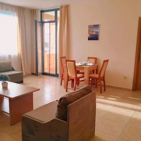 Konstantin In Trakia Plaza Napospart