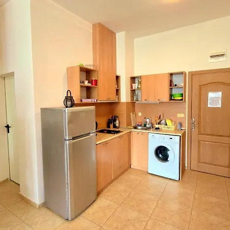 Konstantin In Trakia Plaza Napospart