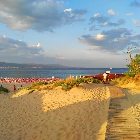 Konstantin In Trakia Plaza